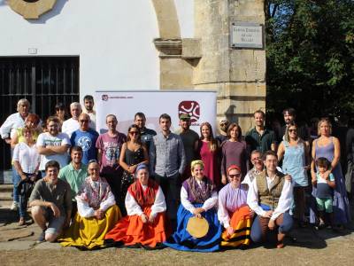 Presentamos un proyecto para dignificar la música tradicional: creación de una Escuela Oficial, apoyo directo al sector e introducción dentro del ámbito educativo