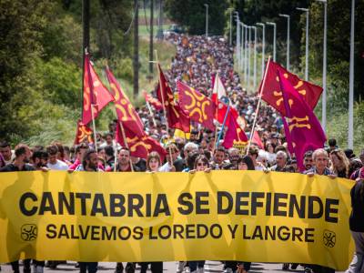 Cantabria no quiere ser “la Ibiza del norte”: más de 8.000 personas se manifiestan en Loredo contra la masificación turística