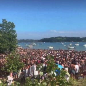 Macrobotellones en el Puntal de Somo