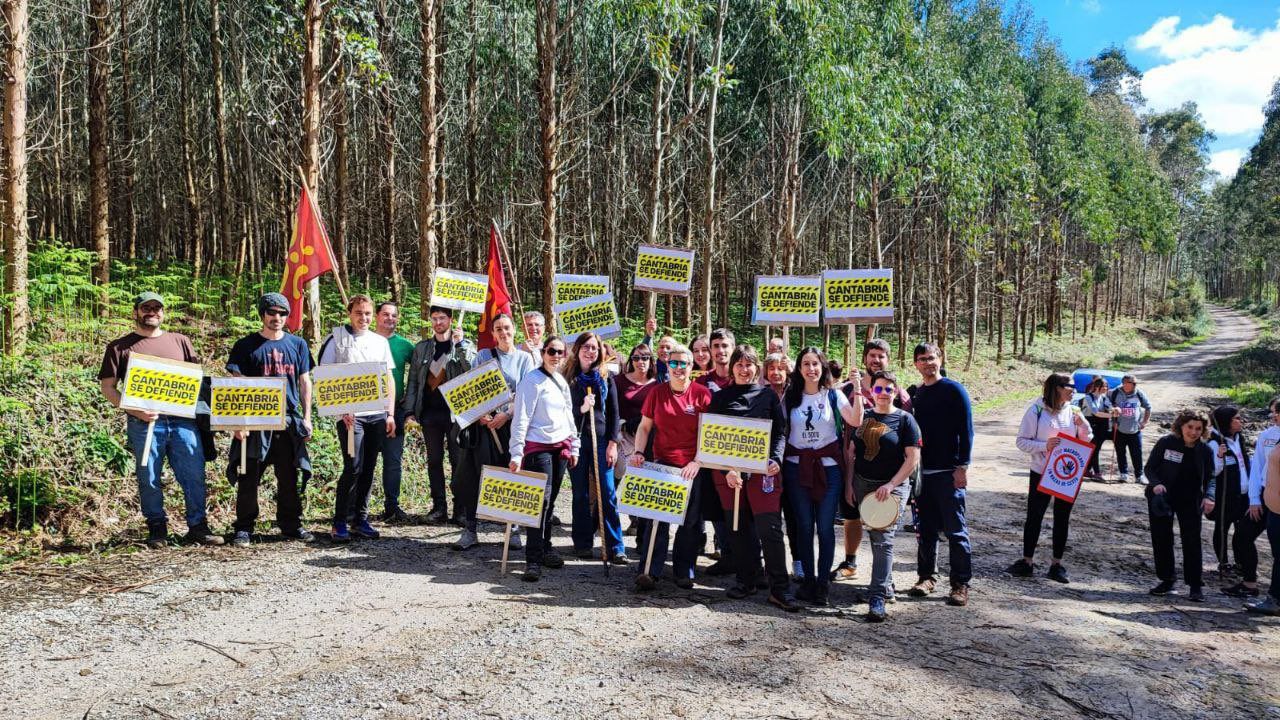 Cantabristas contra la planta de biogás de Hazas de Cesto