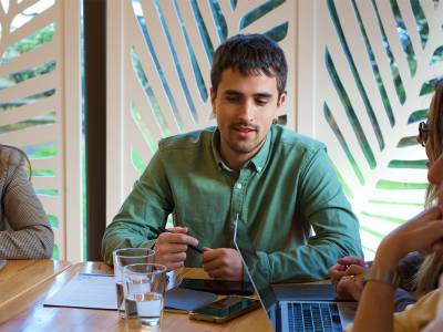 Criticamos que Buruaga presuma en FITUR de los paisajes y entornos naturales que amenazan sus políticas del hormigón