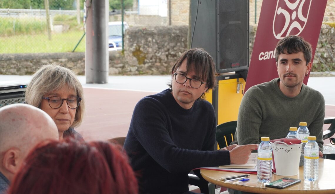 Cantabristas se reúne con asociaciones culturales y docentes de escuelas de música tradicional