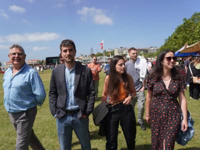 Abogamos por implantar una tasa turística que sirva para generar beneficios para las personas que viven en Cantabria todo el año